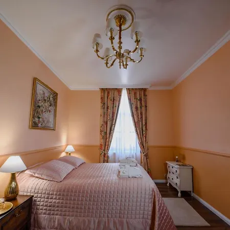 Gasthof Gouldvilla Vendeghaz 4*